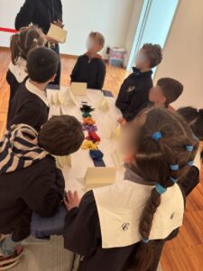 Il gruppo della prima B dell'Educandato Uccellis in visita a Casa Cavazzini